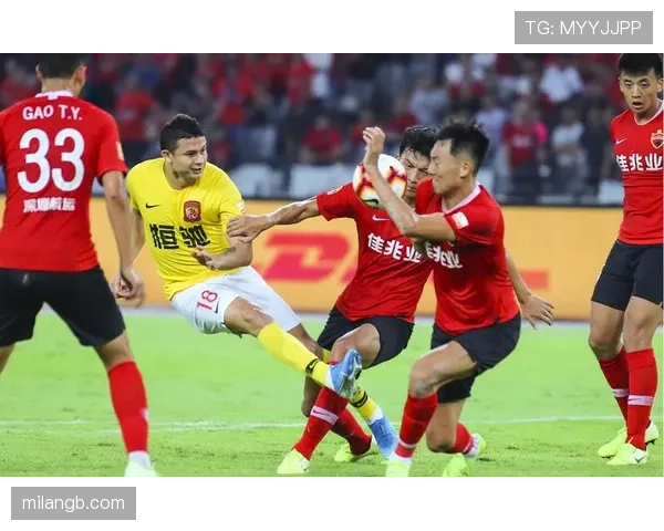 卡纳瓦罗加强后防高位逼抢提升防守稳定性本赛季趋势明显