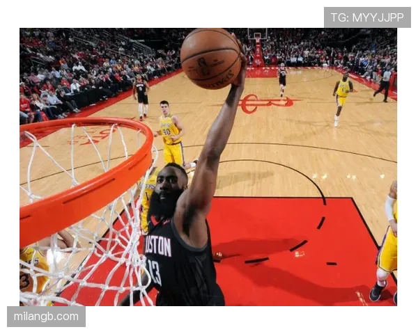 库珀·弗拉格无球跑动提升进攻效率，对比赛季提升关键时刻得分率