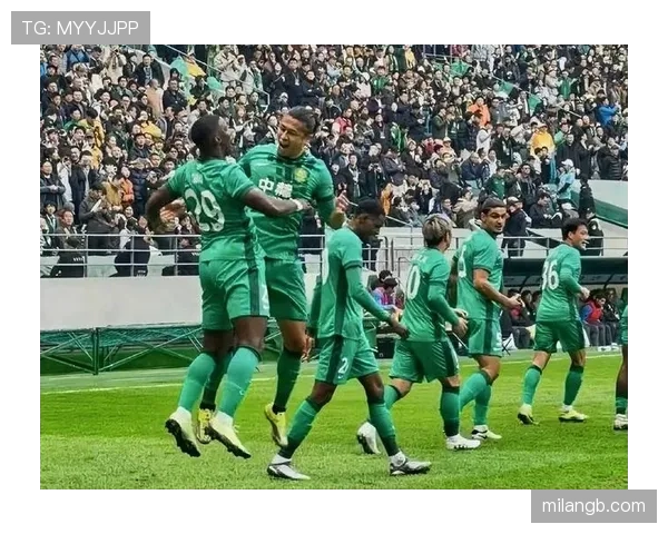 申花高层震怒！战术摇摆引发球迷不满，谁在拖垮上海王牌？